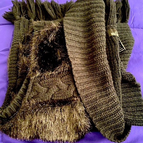 KIKIT Original Knits, Large, fur and cable knit design - Picture 3 of 6